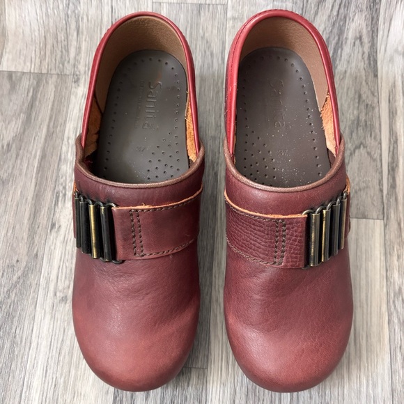 Sanita Closed Back Clogs Size 37
Burgundy Red Leather US 6
Comfort Slip On - Picture 14 of 14